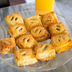 Caja de pastelitos variados – 12 unidades